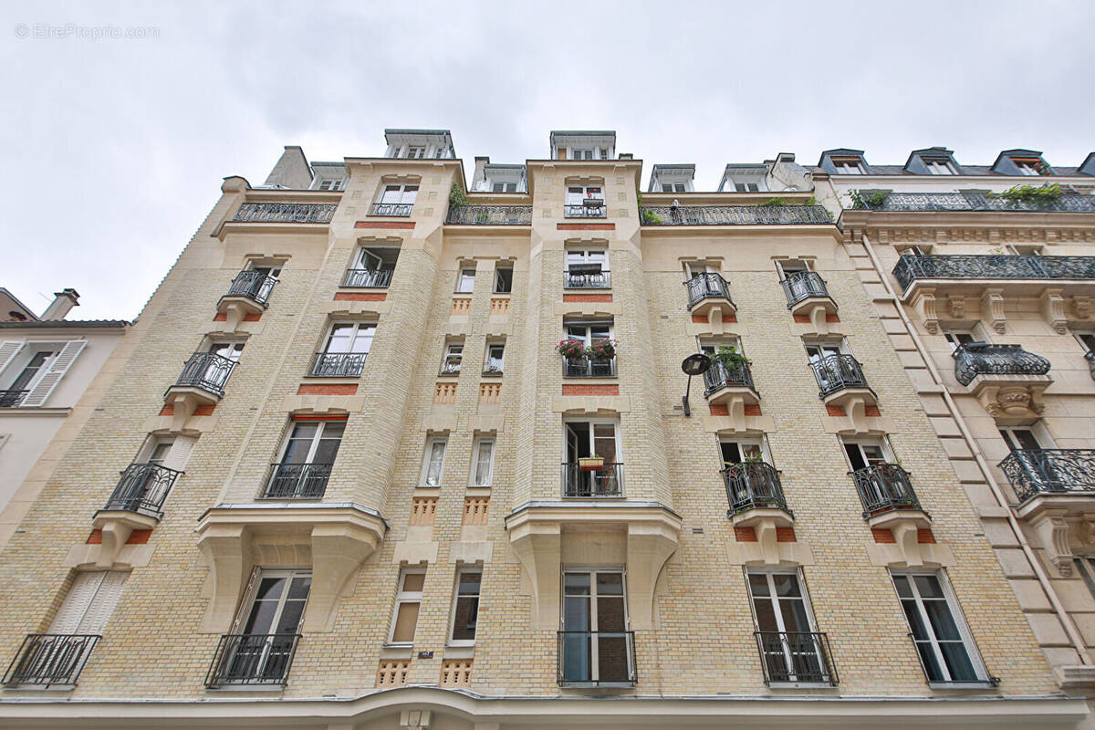 Appartement à PARIS-14E