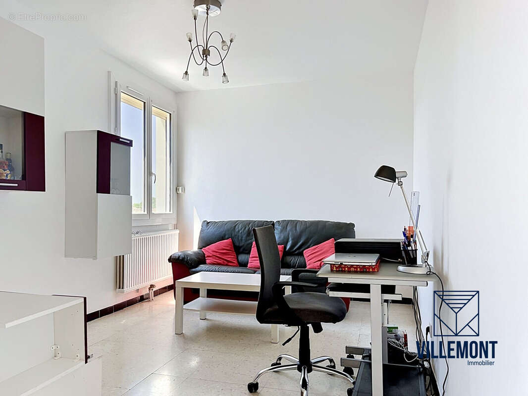 Chambre/bureau - Appartement à LUNEL