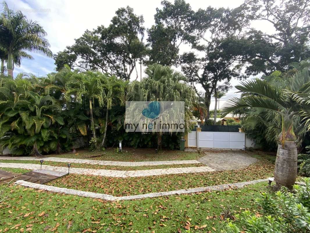 Maison à PETIT-BOURG