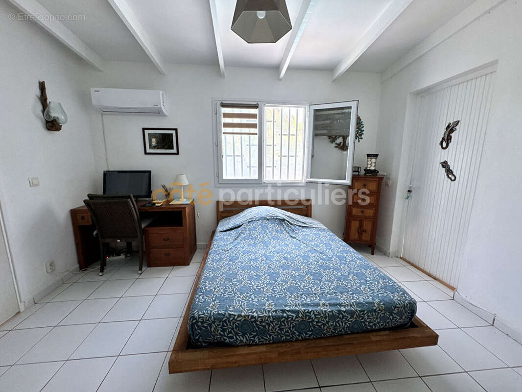 À Vendre - Charmante maisonT4 avec piscine secteur Saint-François - photo 11