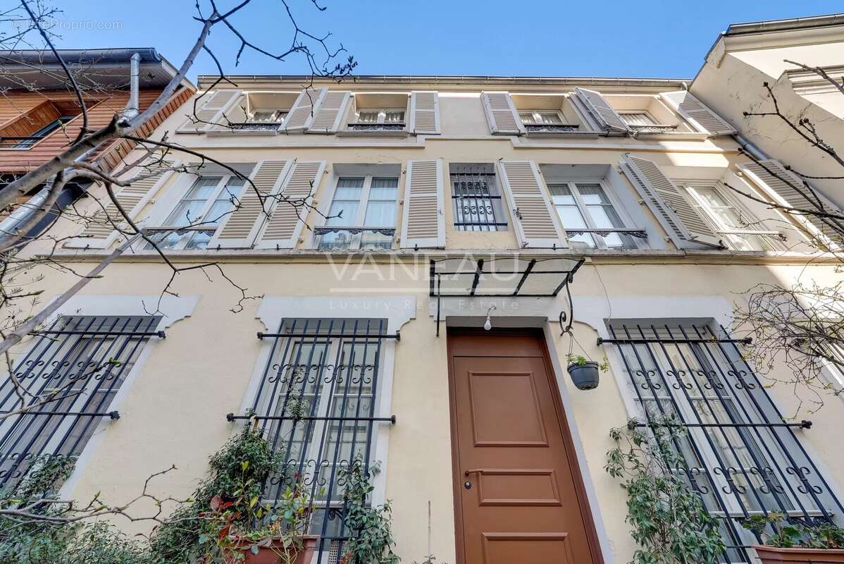Maison à PARIS-18E