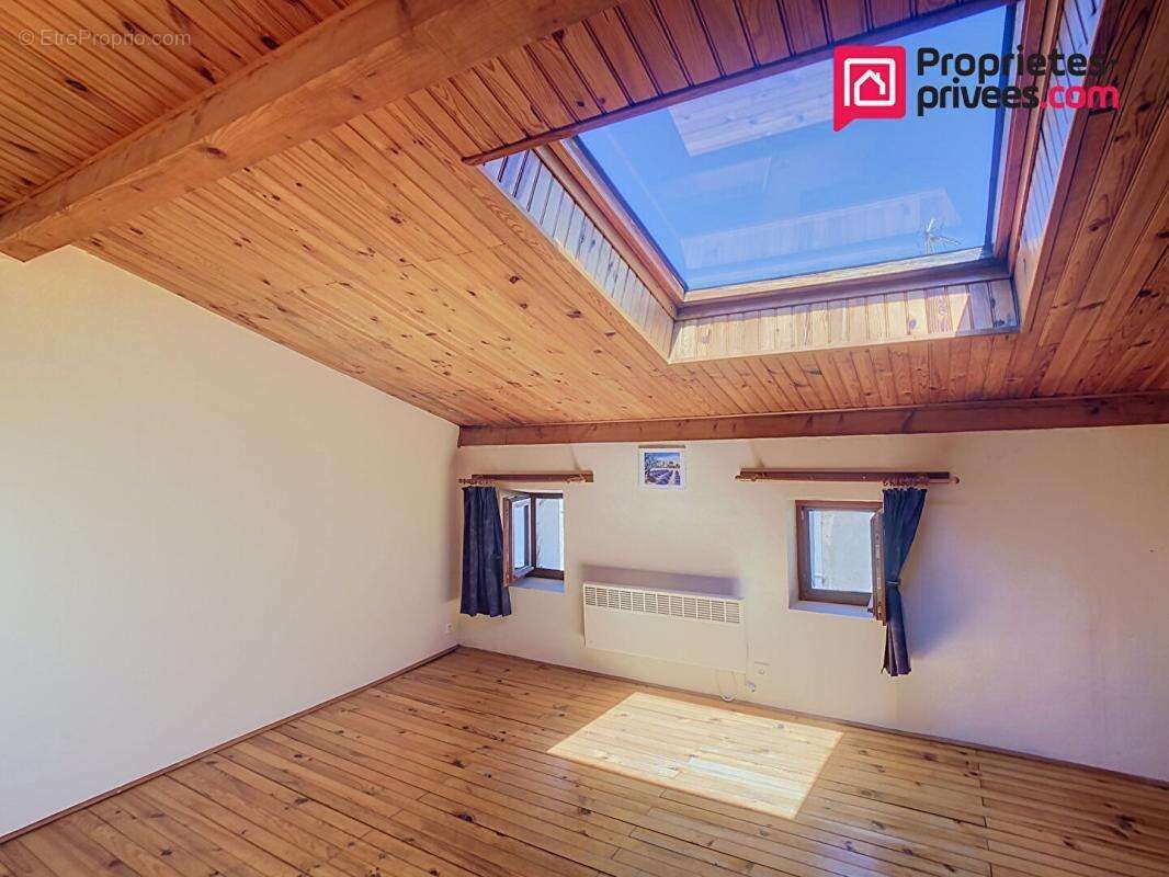 Immeuble Sumene 6 pièce(s) 207 m2 - photo 5