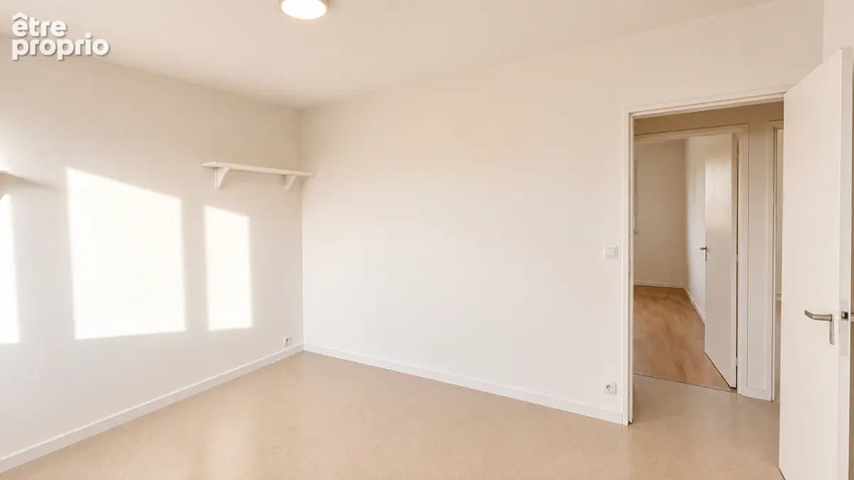 A vendre pavillon de type 4 avec garage et jardin - secteur saint savin - photo 12
