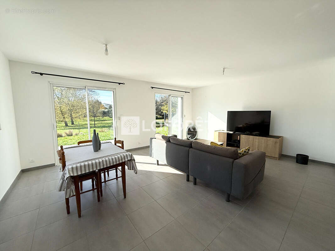 Maison à PUJOLS-SUR-CIRON