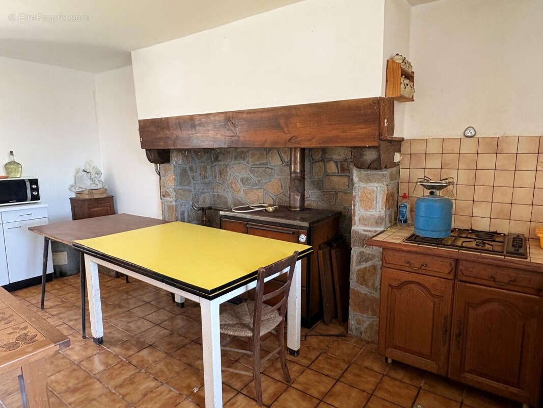 Coussac Bonneval : Authentique corps de ferme sur 4,2 hectares - photo 5