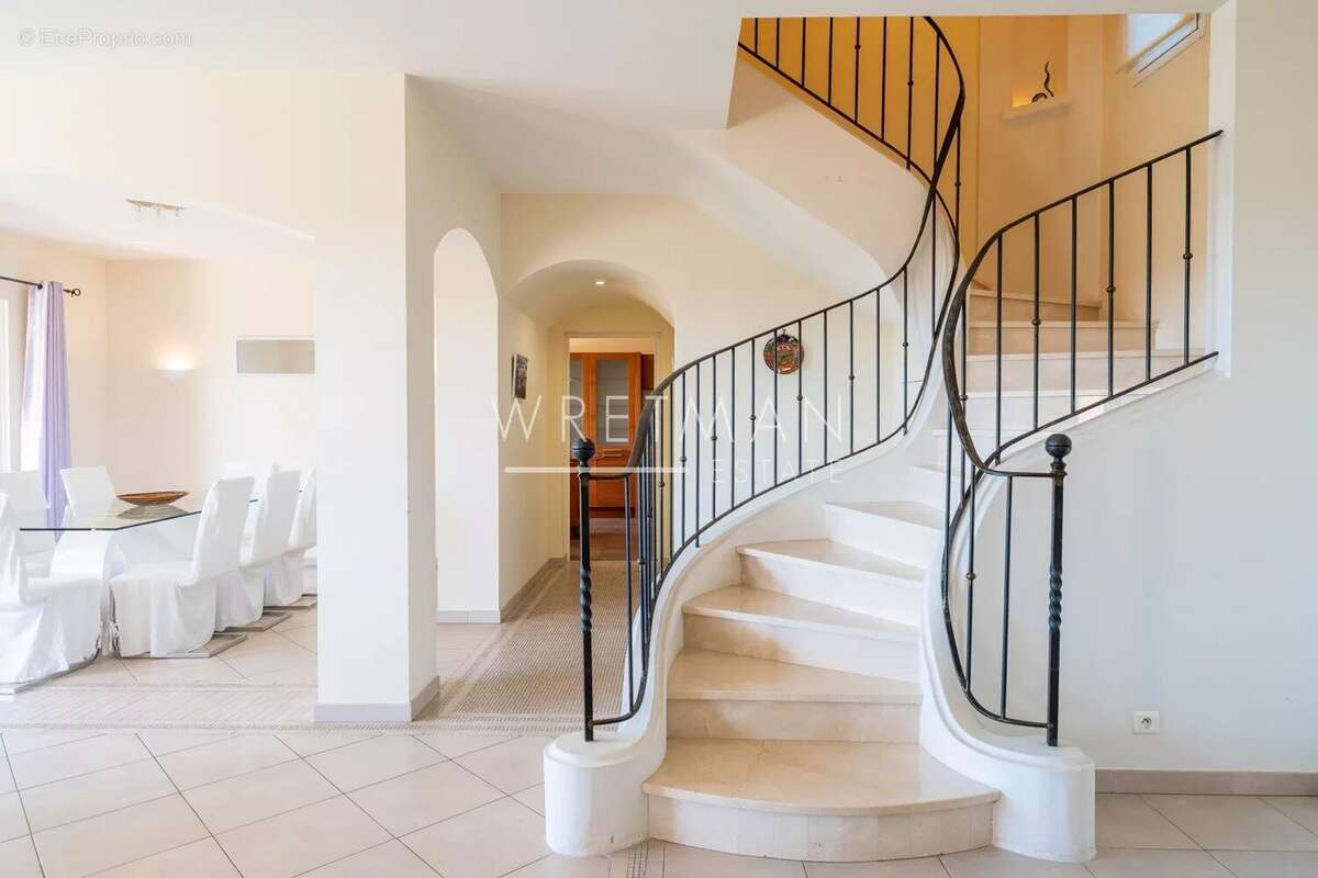 Maison à TOURRETTES-SUR-LOUP