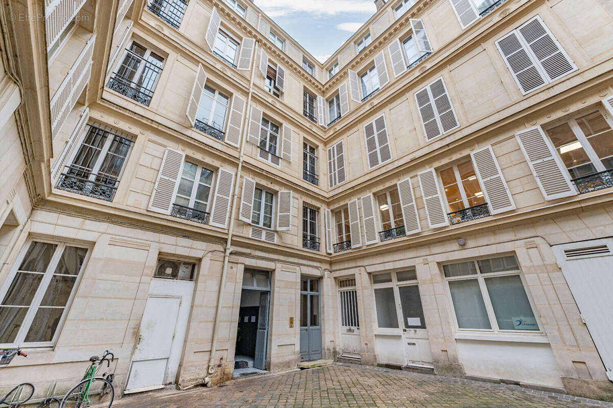 Appartement à PARIS-8E