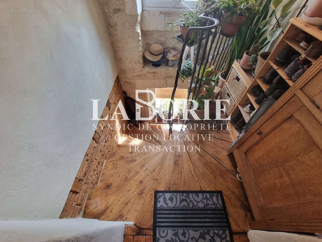 Appartement à BAGNOLS-SUR-CEZE