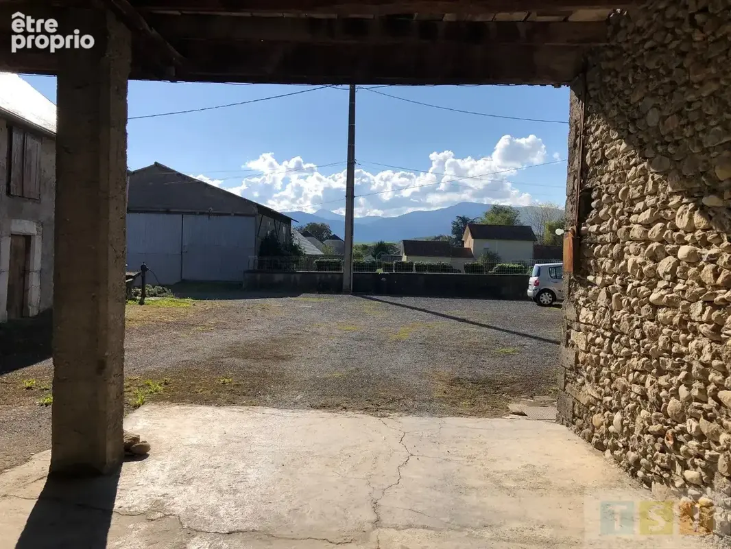 Maison de 217 m² habitables sur un terrain de 2300 m² environ - photo 2