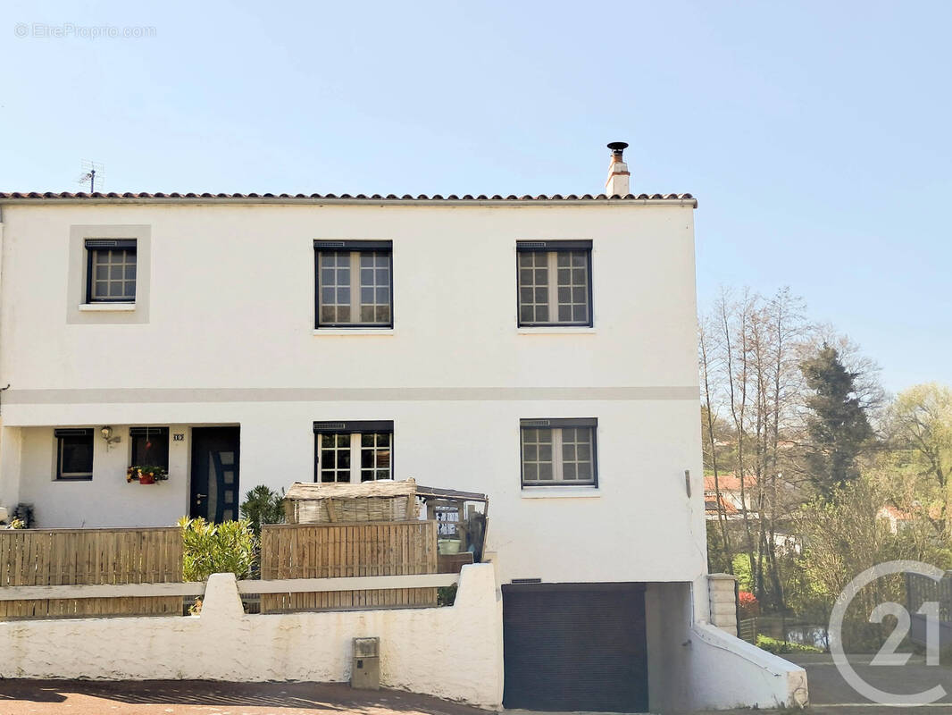 Maison à POIROUX