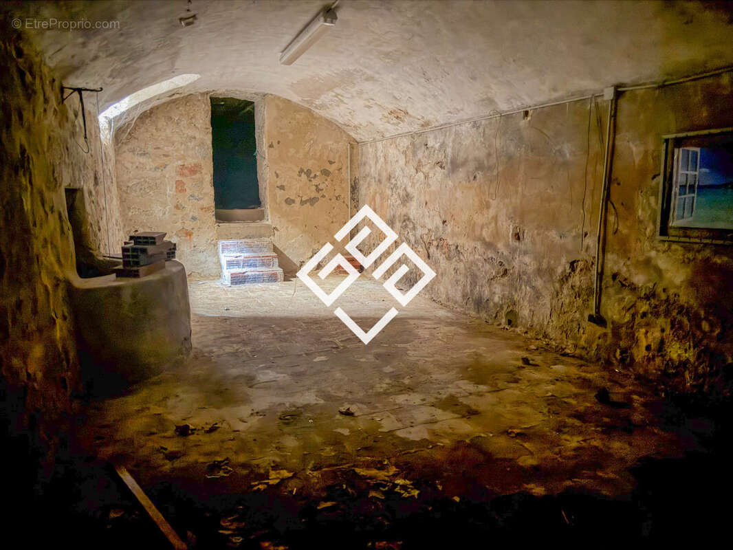Cave de 50 m2 à Narbonne - photo 4