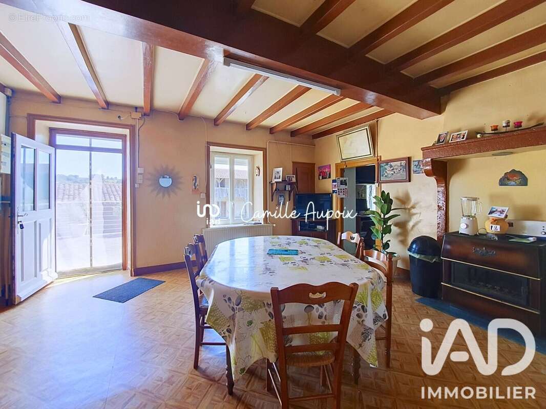 Maison 174 m² à Chambost-Longessaigne  - photo 5