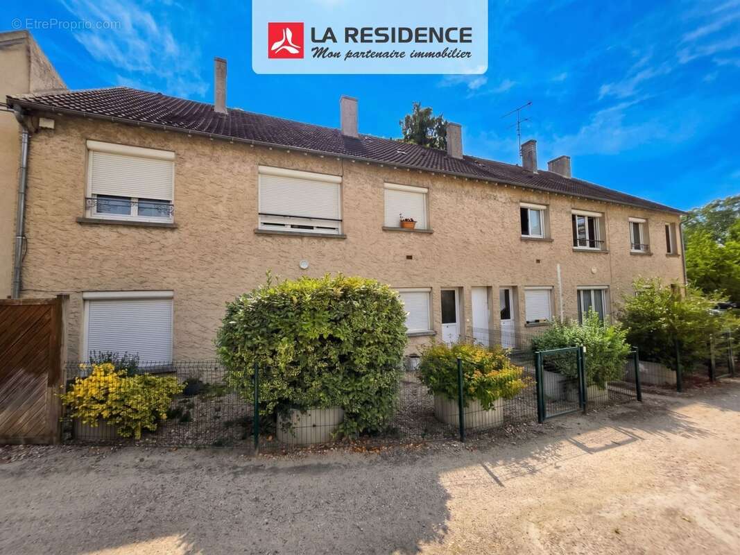 Appartement 330 m² à Houdan  - photo 3