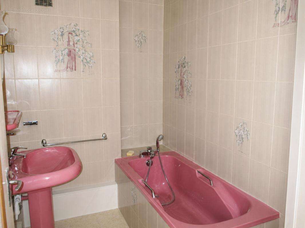 Appartement T3 de 75 m² avec balcon, garage et cave – Centre-ville de Vesoul - photo 8