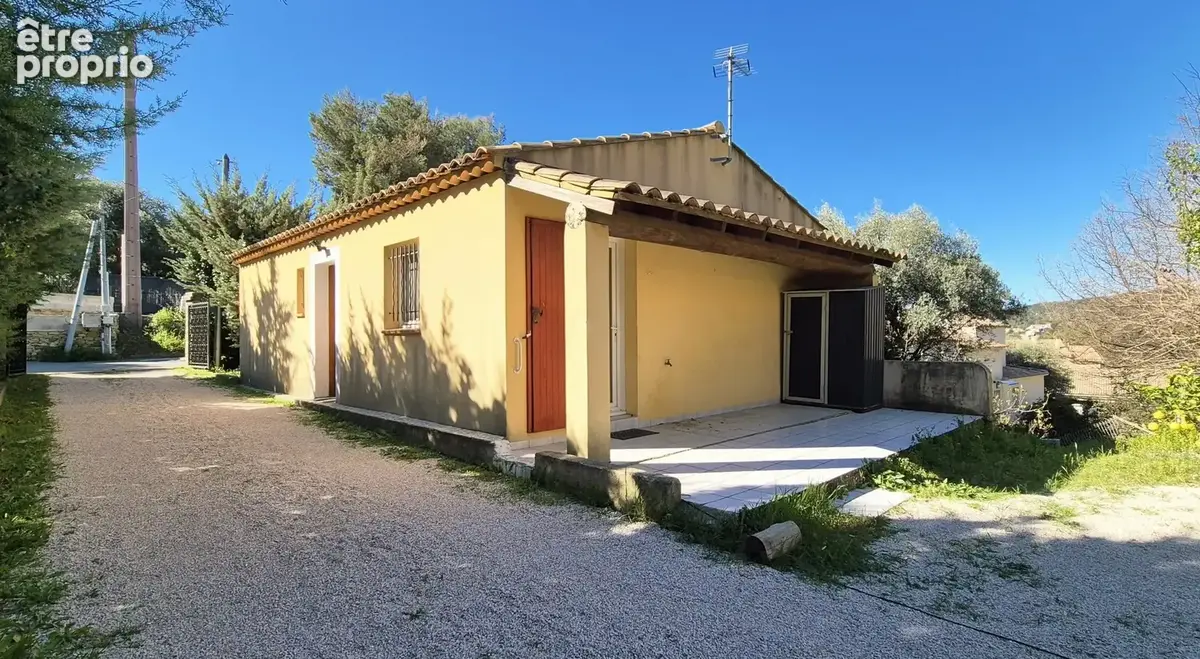 Maison à CEYRESTE