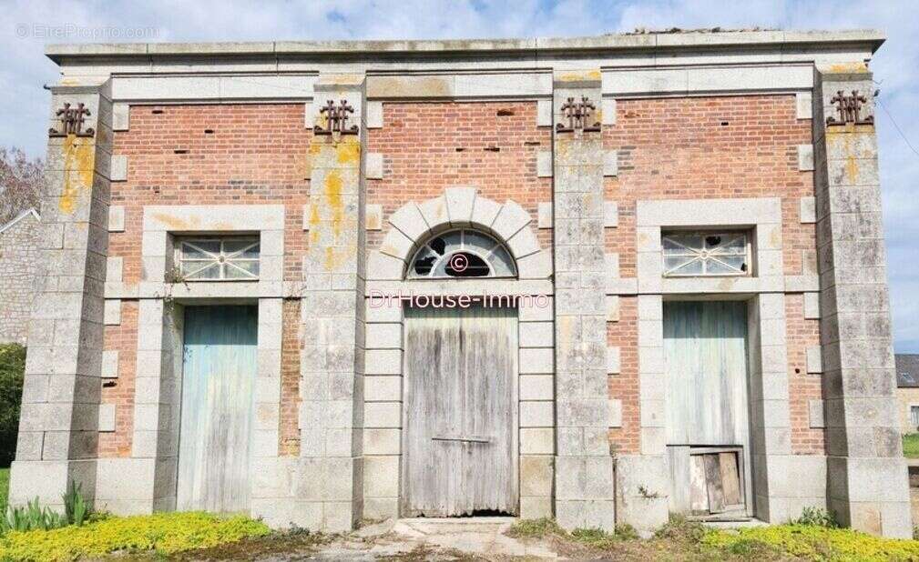 Maison à LOUVIGNE-DU-DESERT