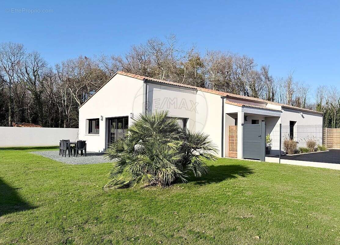 Maison à LES MATHES