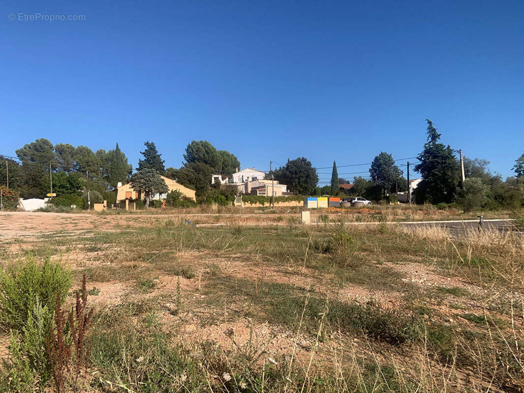 Terrain à POURRIERES