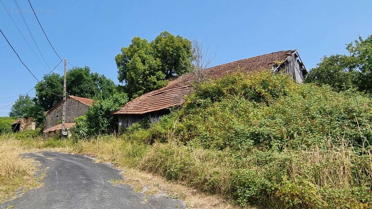 Maison à SAINT-AMAND-DE-VERGT