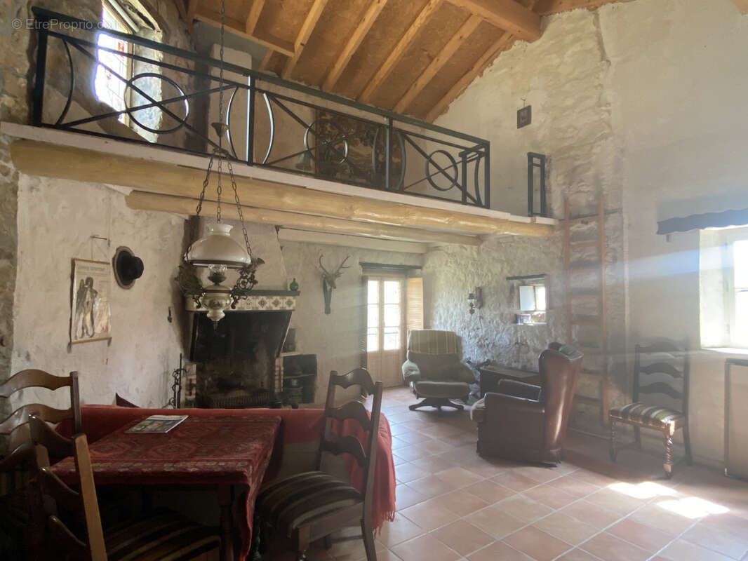 Maison à COLOMBIER-LE-VIEUX