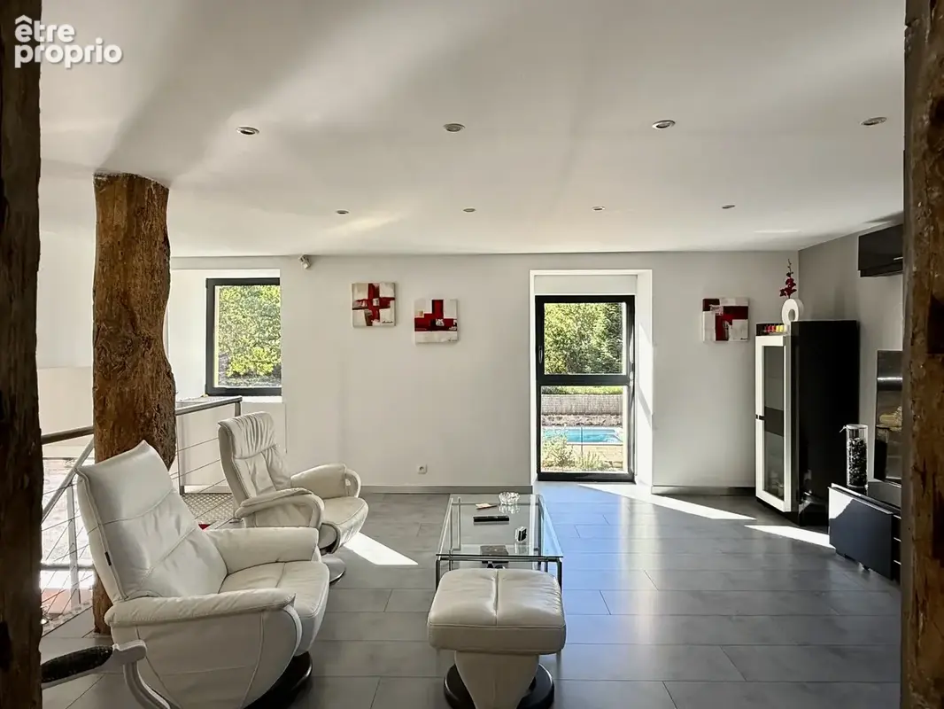 Magnifique maison en pierre entièrement rénovée, avec piscine et jardin arboré. - photo 13