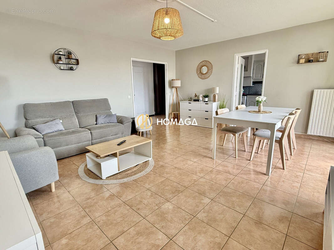 SALON - Appartement à VITROLLES