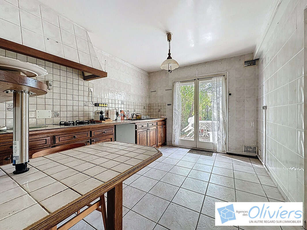 Maison à VOISINS-LE-BRETONNEUX