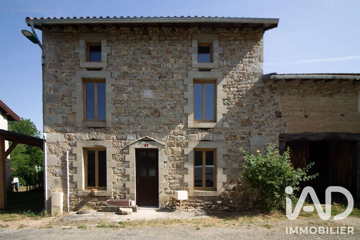 Maison 85 m² à Vertolaye  - photo 2