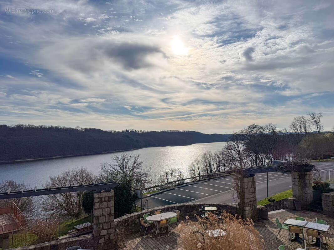 Commerce à SAINT-ETIENNE-CANTALES