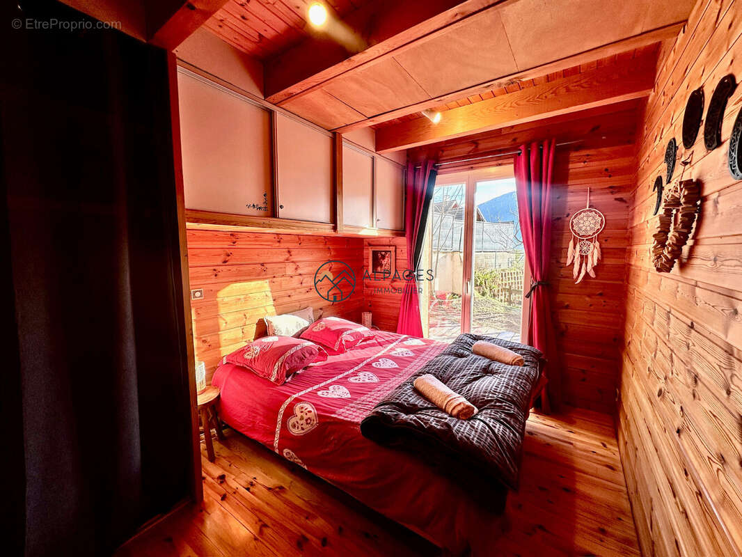 Chambre RDC 3 - Maison à EMBRUN