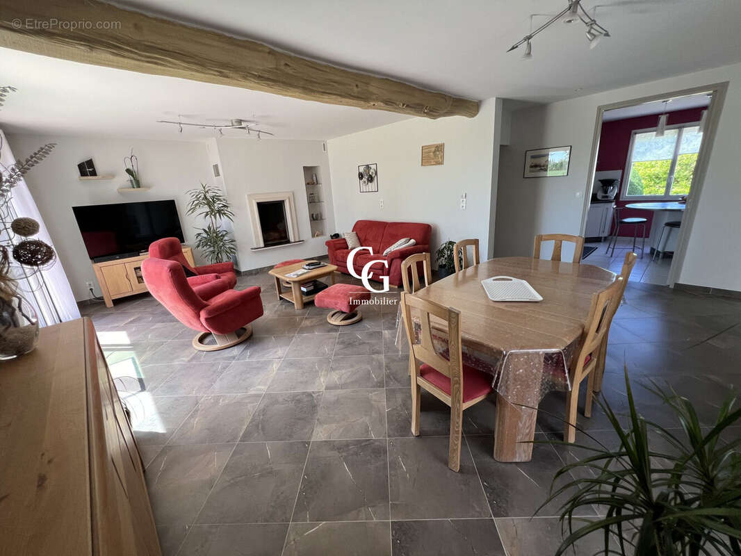 Maison à MONTAIGU