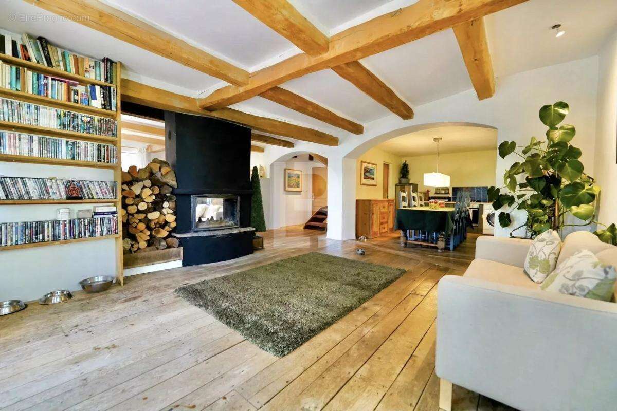 Maison à GREOLIERES