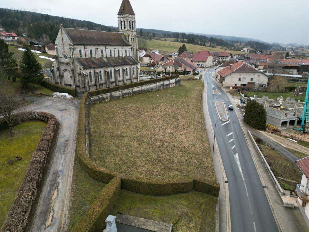 Terrain à LONGEVILLES-MONT-D&#039;OR