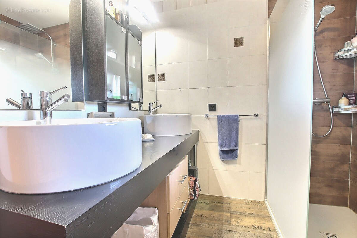 Maison à LA ROCHE-SUR-FORON