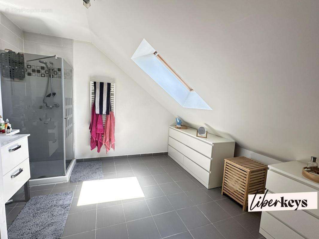 Moussy le vieux - Pavillon indépendant avec belle pièce de vie, au calme - photo 5