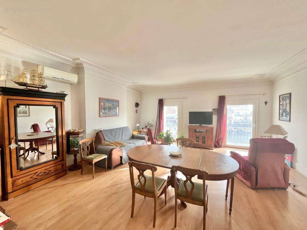 Appartement à MEZE