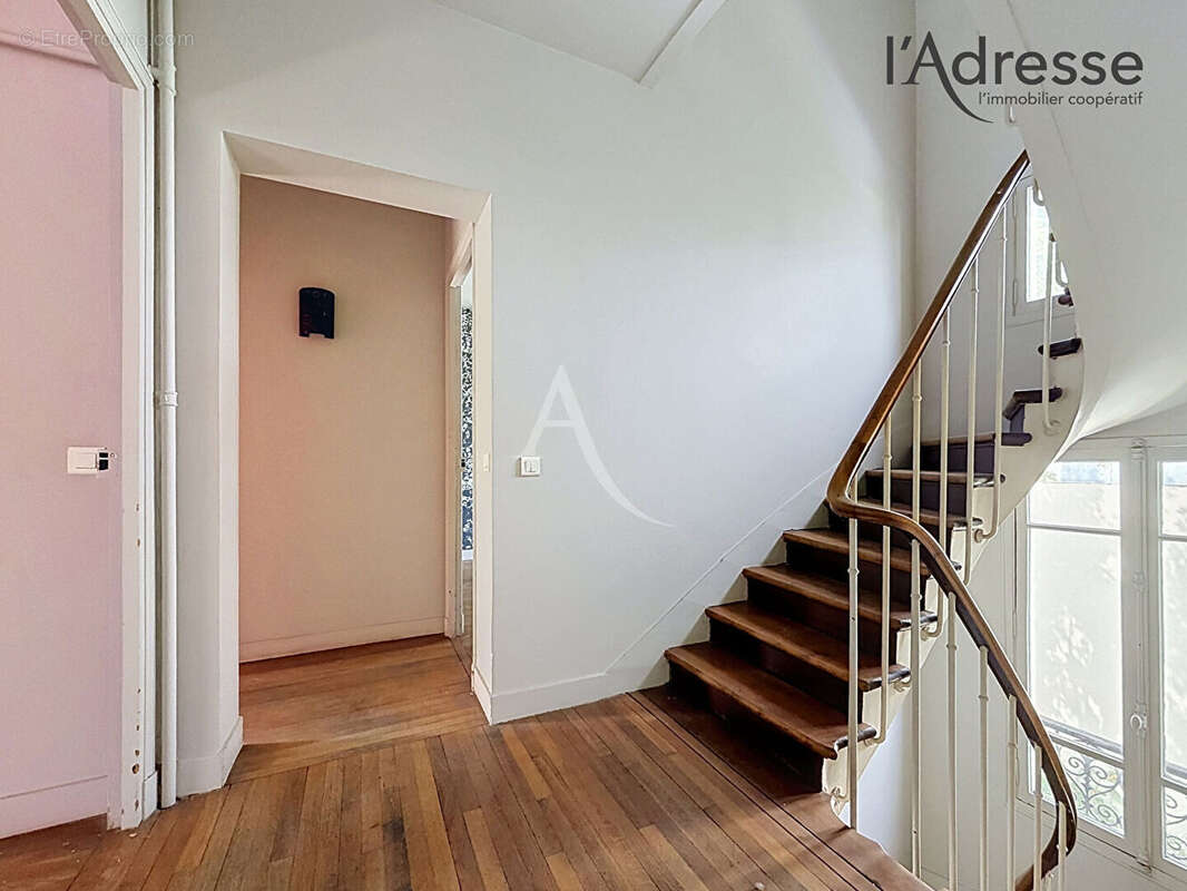 PUTEAUX/ Centre-Ville - Maison 8 pièces 168m² - 126m² d'Extérieurs - photo 10