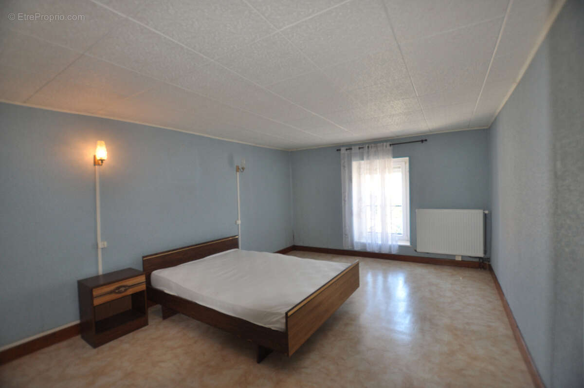 Maison à MONTIGNY-SUR-CHIERS