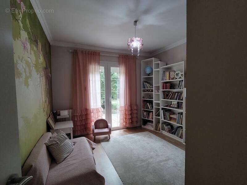 Maison d'architecte de 284 m² avec parc et piscine chauffée - Neuville de Poitou - photo 10
