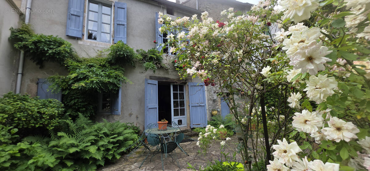 Maison à SAINT-JEAN-DU-BRUEL