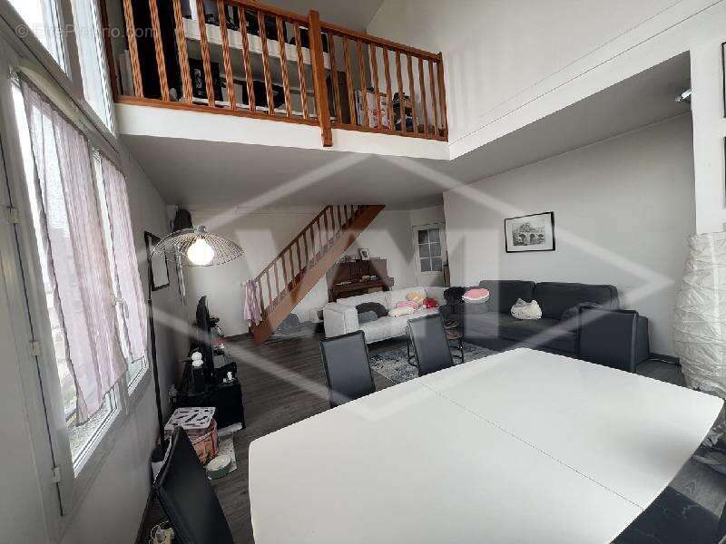 Appartement à COMBS-LA-VILLE