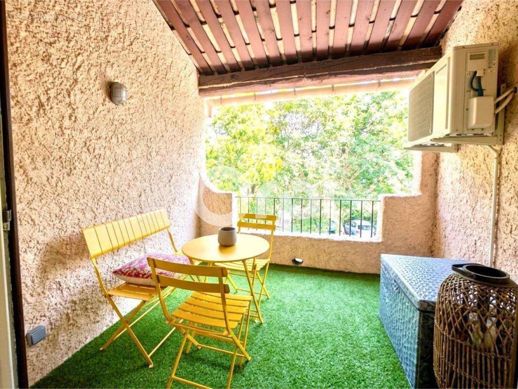 Logement avec terrasse - place de parking privée et cave - piscine / résidence sécurisée - photo 2