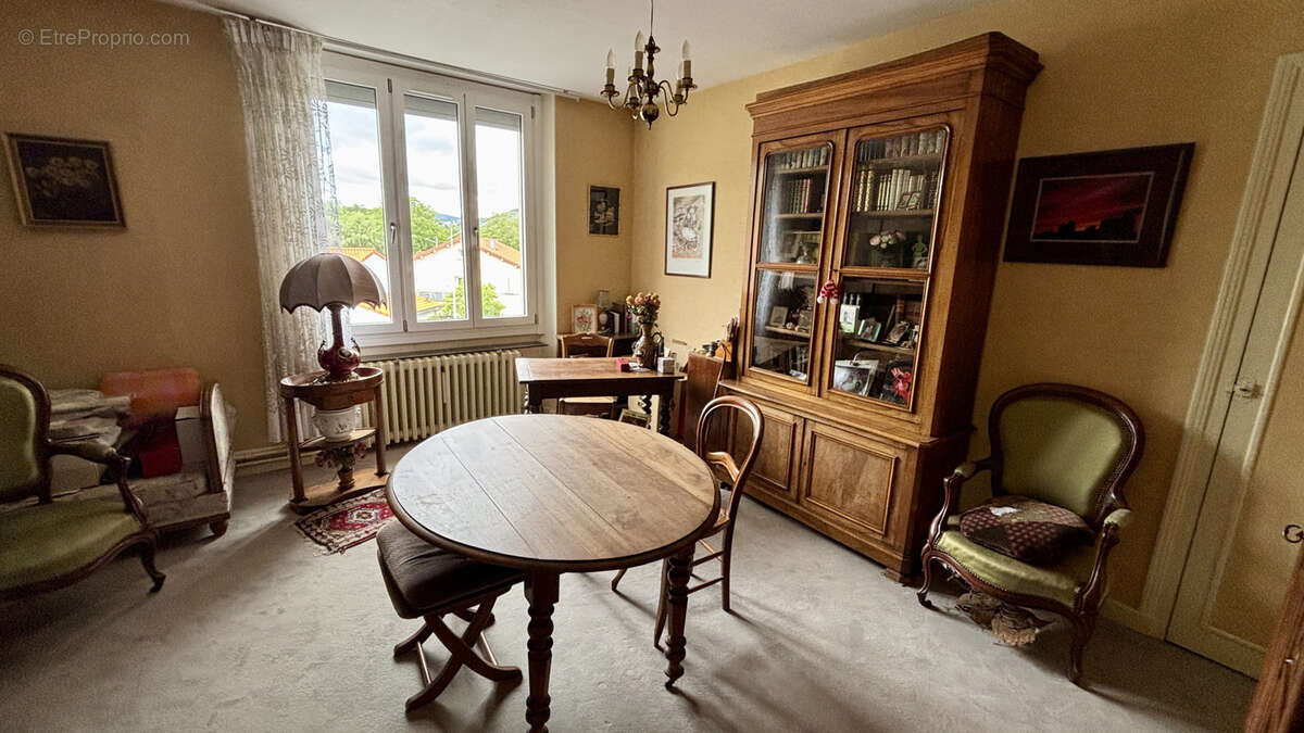 Maison à LES MARTRES-DE-VEYRE