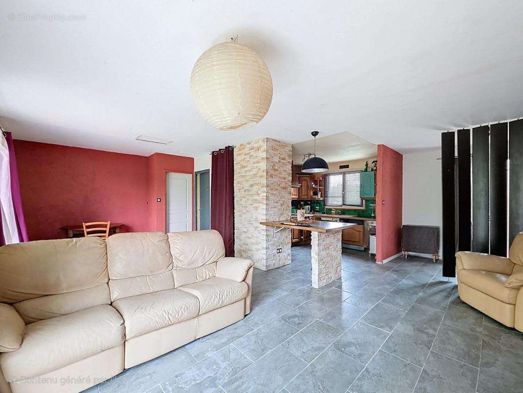 Maison à SAINT-JEAN-DE-BOURNAY