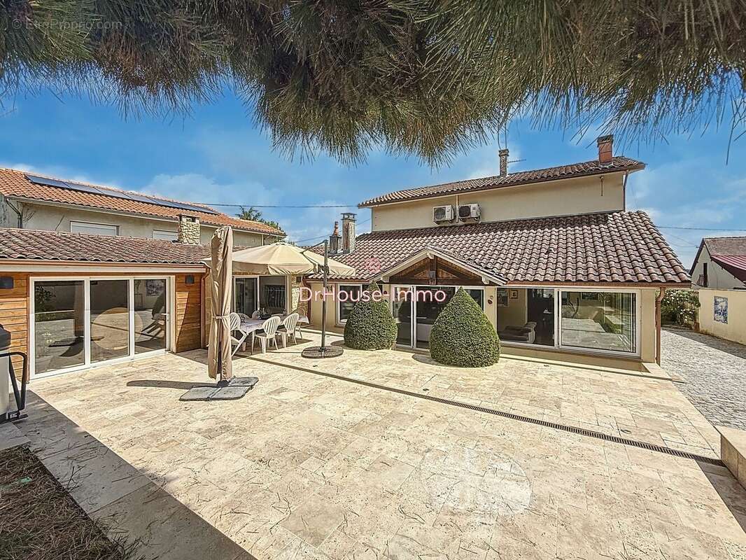 Maison à CREYSSE