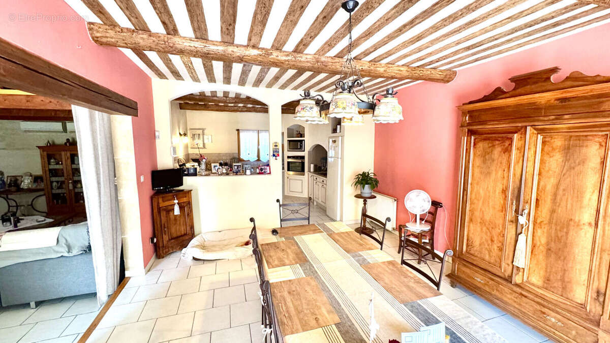 Mas avec piscine et dependances sur 1133 m² de jardin clos et arboré. - photo 6