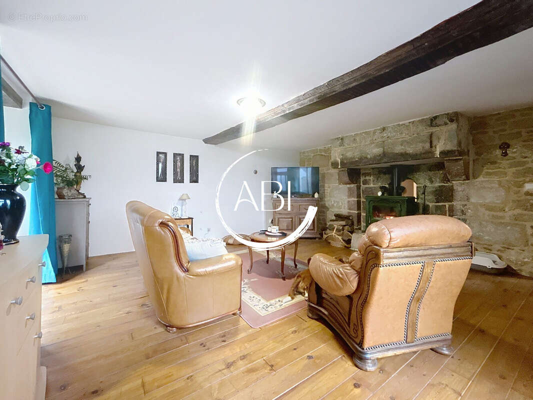 Maison à SAINT-MARTIN-L'AIGUILLON