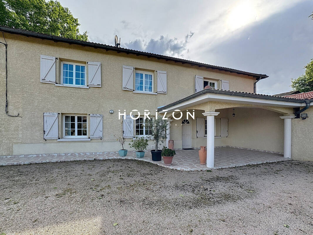 Maison 201 m² à Peyzieux-Sur-Saone  - photo 4
