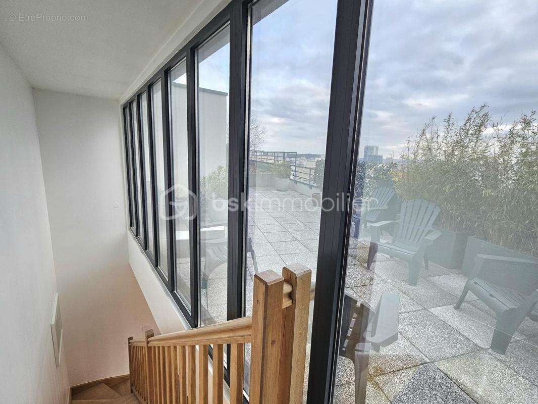 Métro Mairie DUPLEX dernier étage avec Terrasse ROOFTOP de 78m² SUD parking cave DPE C - photo 7