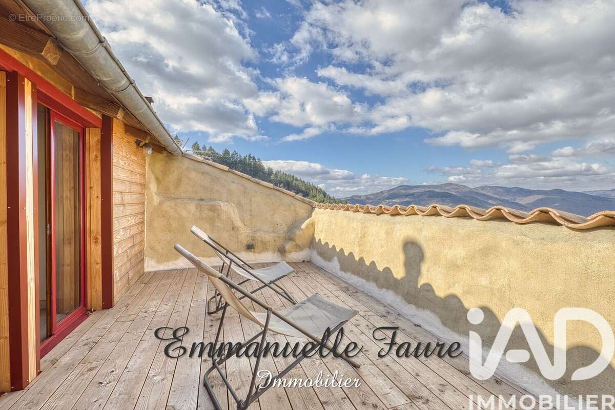 Maison 140 m² à Chalencon  - photo 2